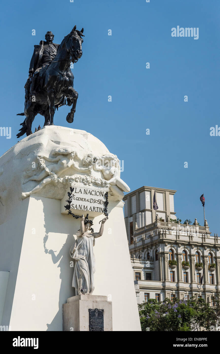 Statue von General José de San Martin in Plaza Mayor (Plaza de Armas), Lima, Peru. Stockfoto