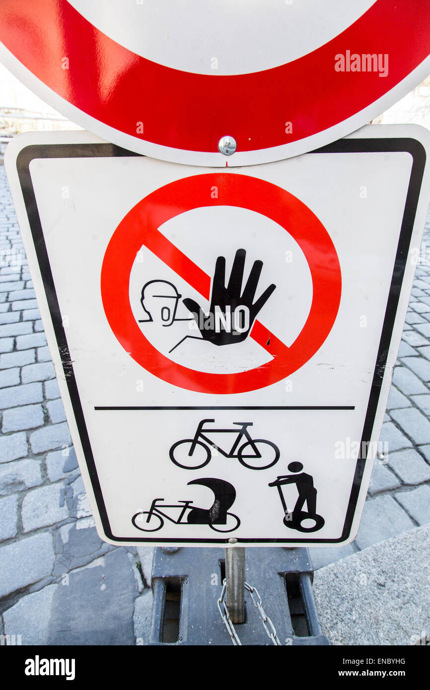 Zeichen sagt Nein durch Weg für Trikes, Fahrrad-Rikschas, Fahrräder, Segway Scouter, Berlin, Stockfoto
