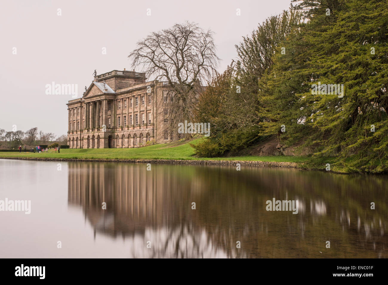 Spiegelung See bei Lyme Park Cheshire. Stockfoto