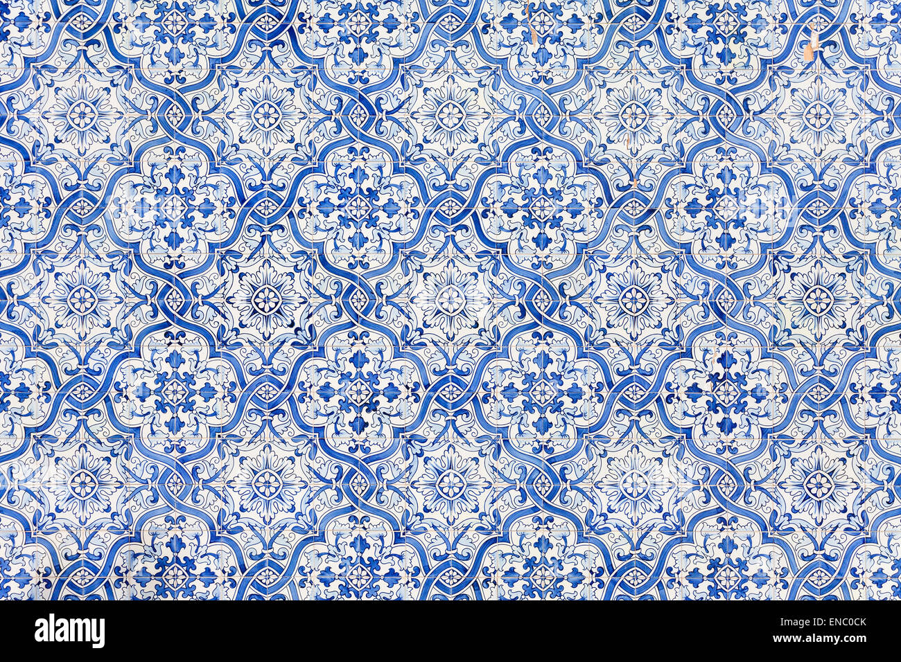 Typische portugiesischen blauen Fliesen schmücken die Fassade des Heiligtums von Sao Bento da Porta Aberta. Terras de Bouro, Portugal. Stockfoto