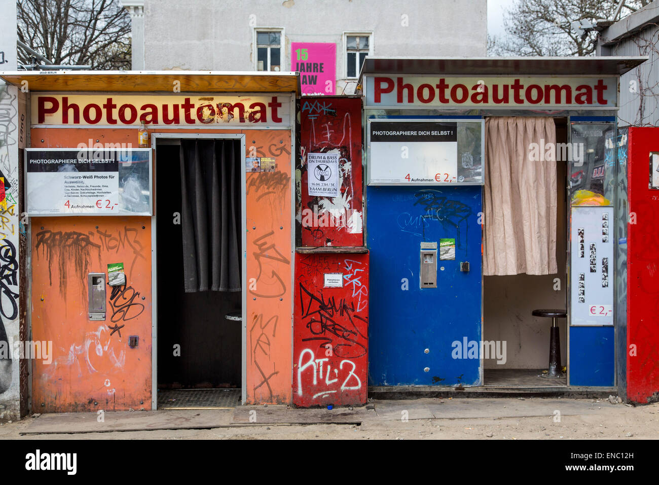 Öffentliche Fotomaschinen, Fotoautomat, automatische Kamera für die Aufnahme von Portrait-Fotos für Pässe etc. Stockfoto