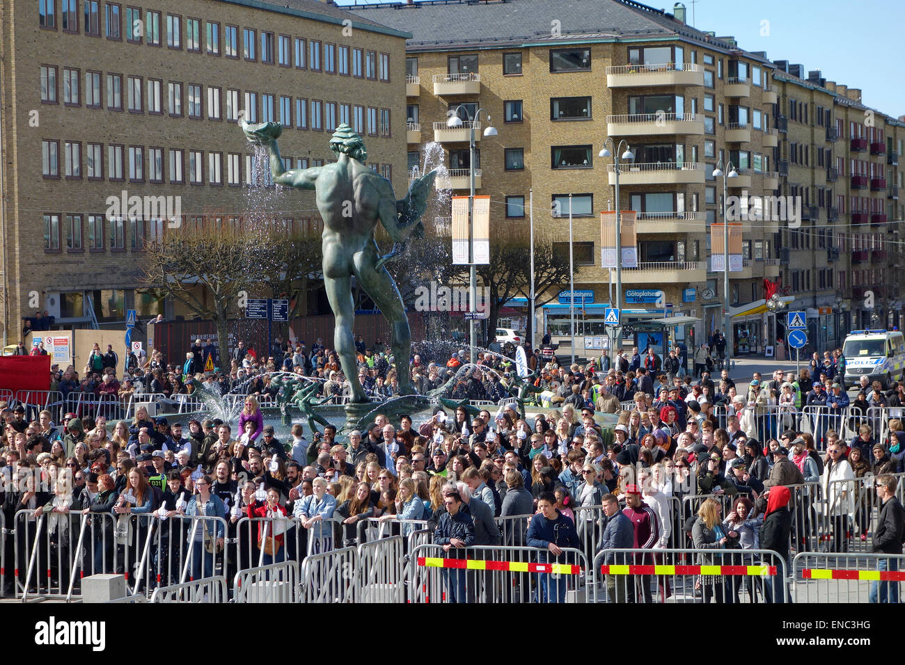 Protestierende Menge am Götaplatsen in Göteborg. Schweden. Counter-protest Stockfoto