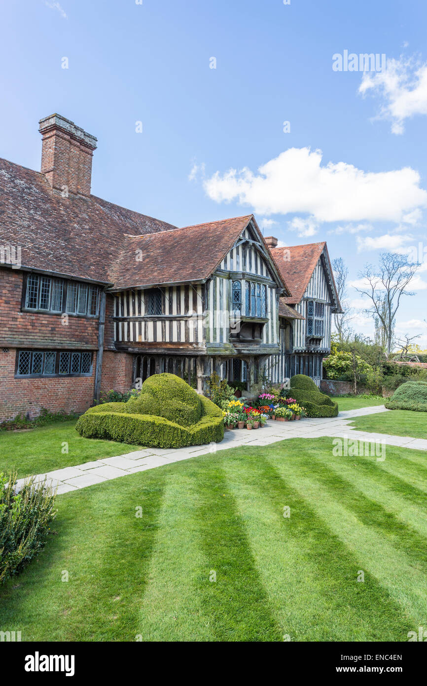 Iconic Gartenarbeit Erbe: Eingang zum Great Dixter, einem Land, das von Edwin Lutyens und Garten von Christopher Lloyd in Ewhurst, East Sussex, Großbritannien Stockfoto