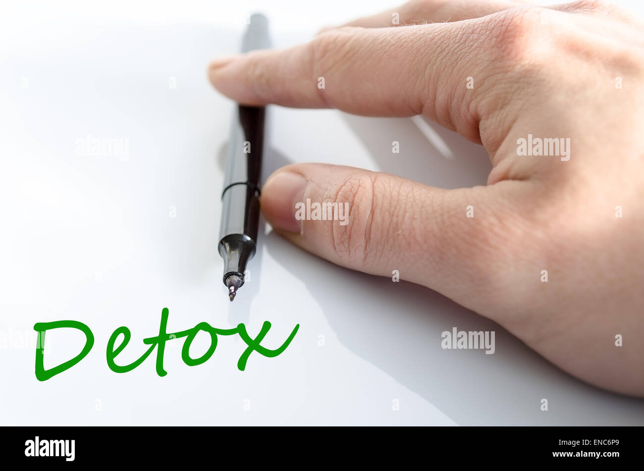 Stift in der Hand isoliert auf weißem Hintergrund Detox Konzept Stockfoto