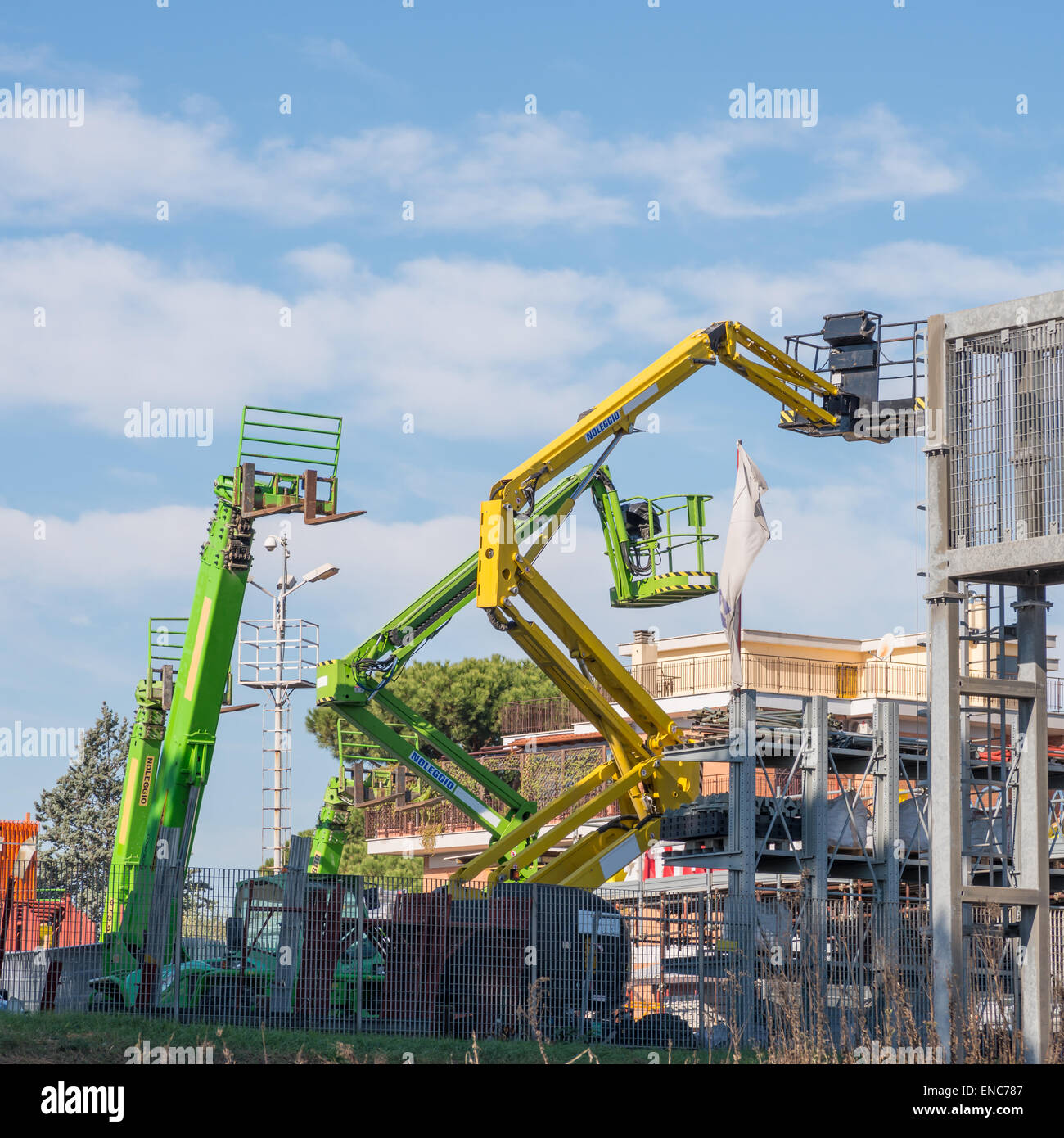 Teleskop-Maschinen für Arbeiten in Höhen Stockfoto