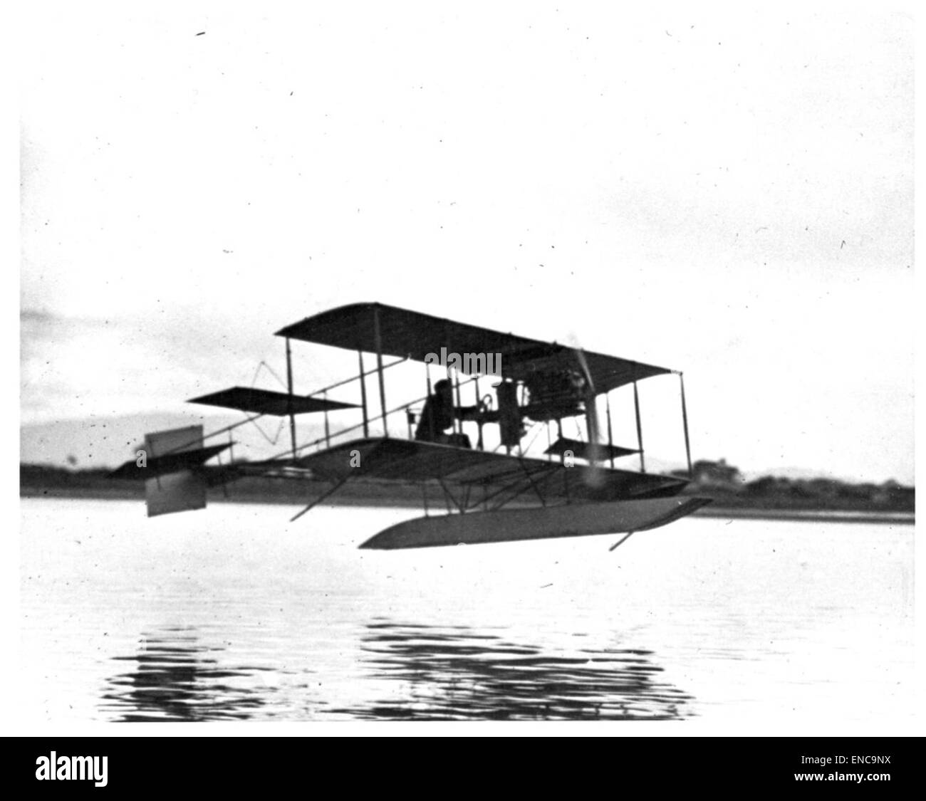 Eine Fotografie aus dem Februar 1911, die einen Curtiss-Traktor zeigt, einen frühen Flugzeugmotor, der Anfang des 20. Jahrhunderts in der Entwicklung der Luftfahrt eingesetzt wurde. Stockfoto
