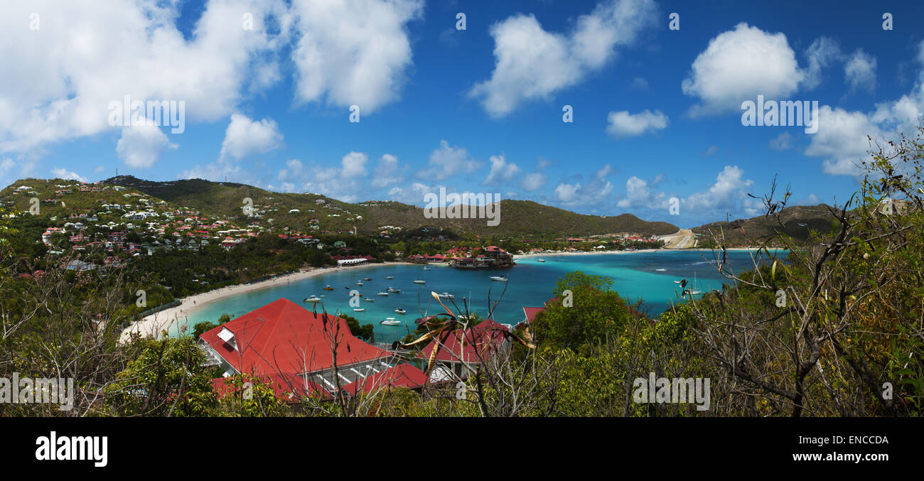 Saint Barthélemy, St. Barths, St. Barts, Antillen, Französische Antillen, Karibik: Panoramablick auf die Bucht und der Strand von Saint-Jean Stockfoto