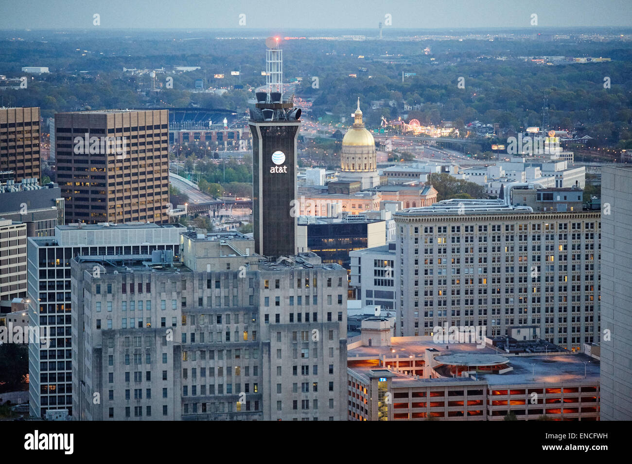 "Downtown Atlanta in den USA hohe Georga anzeigen (Goldhaube) betrachten die Georgia State Capitol in Atlanta, Georgia in den Vereinigten Stockfoto