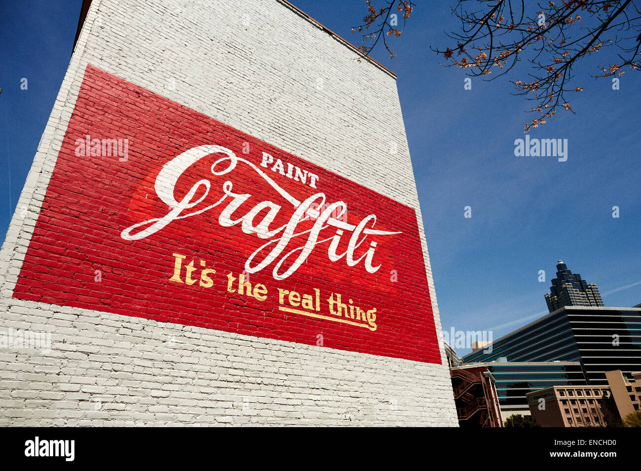Die Innenstadt von Atlanta in Georga USA Bild: Coka Cola Anzeige Farbe auf einer Gabel Stirnwand zu genießen, es ist das einzig wahre, um Farbe zu ändern Stockfoto
