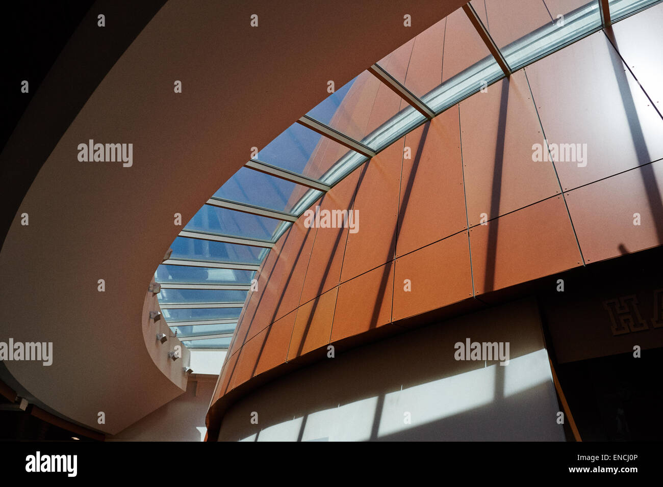 "Downtown Atlanta in Georga USA innen Anzeige der Helme in der College Football Hall Of Fame Museum gewidmet Stockfoto