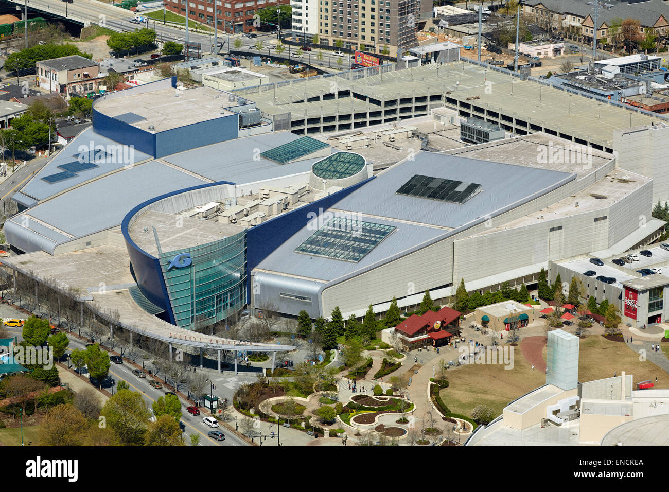 "Downtown Atlanta in Georga USA das Georgia Aquarium ist ein öffentliches Aquarium gebildet durch das Coka Cola HQ Hauptsitz Land für die eine Stockfoto