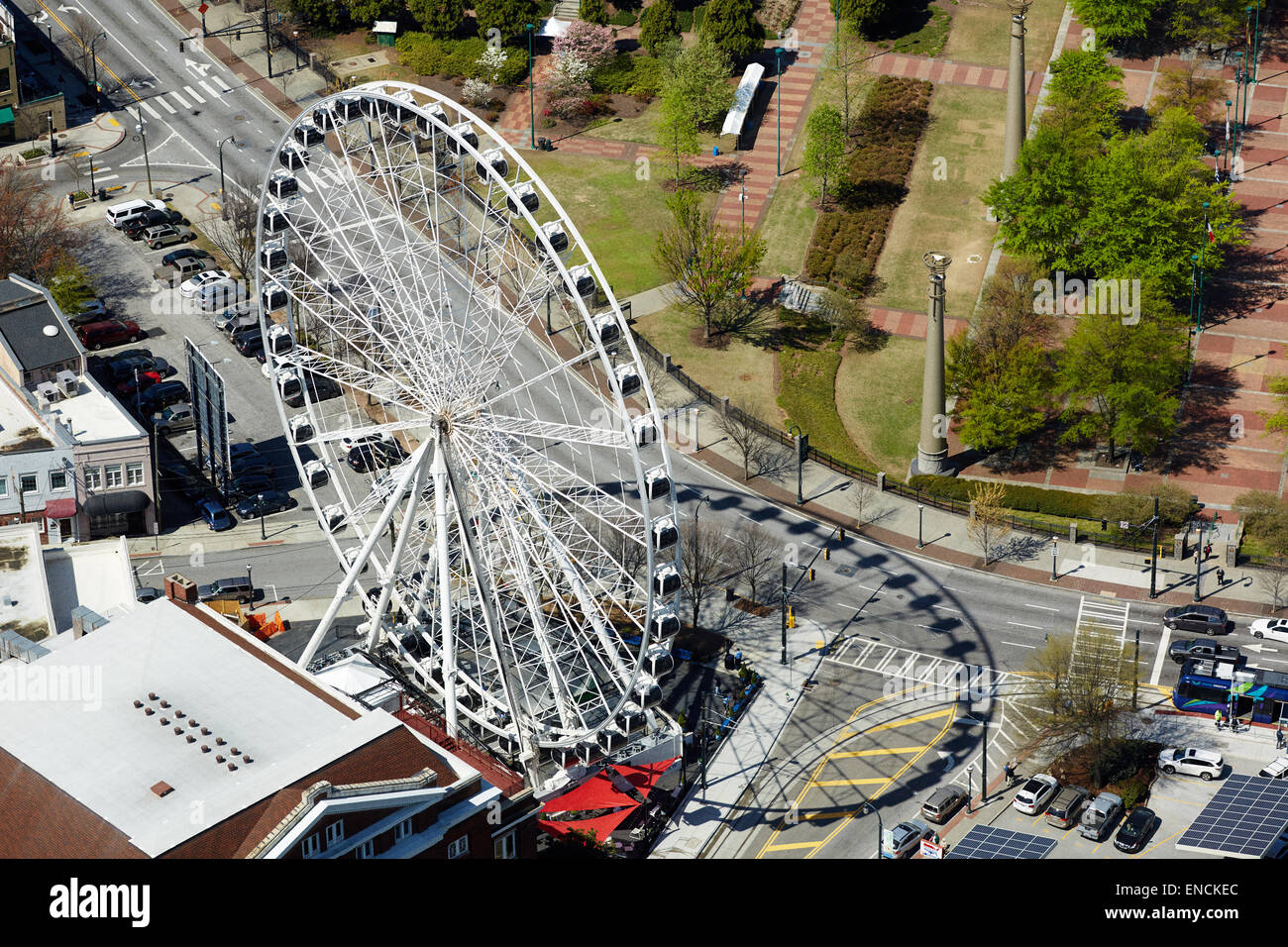 "Downtown Atlanta Georga USA Skyline mit er Riesenrad im Vordergrund Centennial Olympic Park ist ein 21-Hektar (85.000 m2) Stockfoto