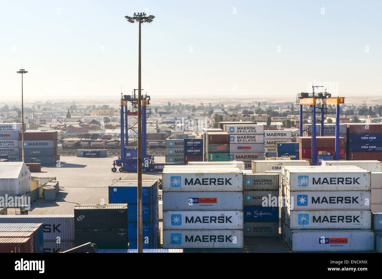 Maersk und Container am Containerterminal des Hafens von Walvis Bay, Namibia Stockfoto