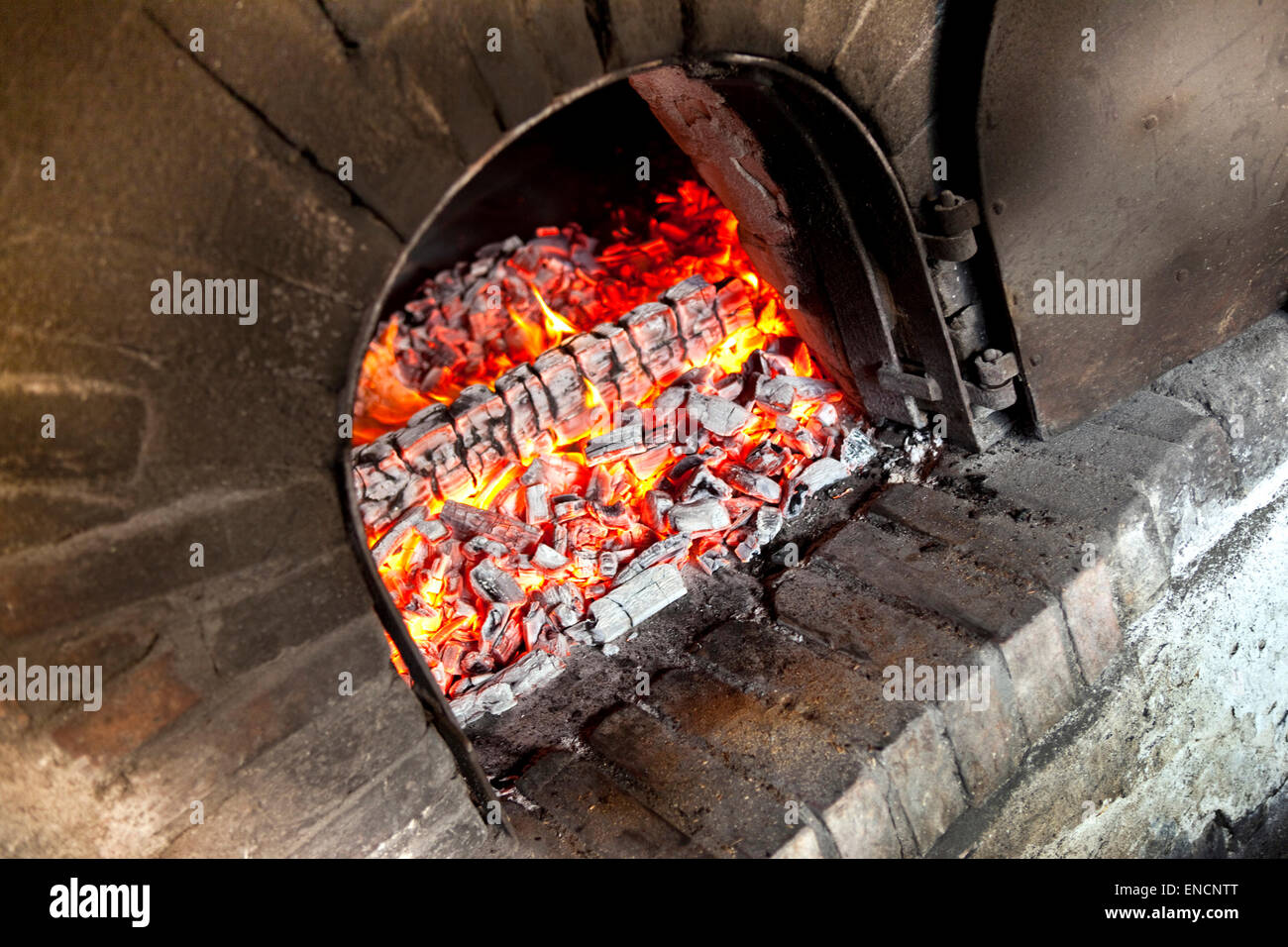 Alten Holzofen in einer Bäckerei in das Land Stockfoto