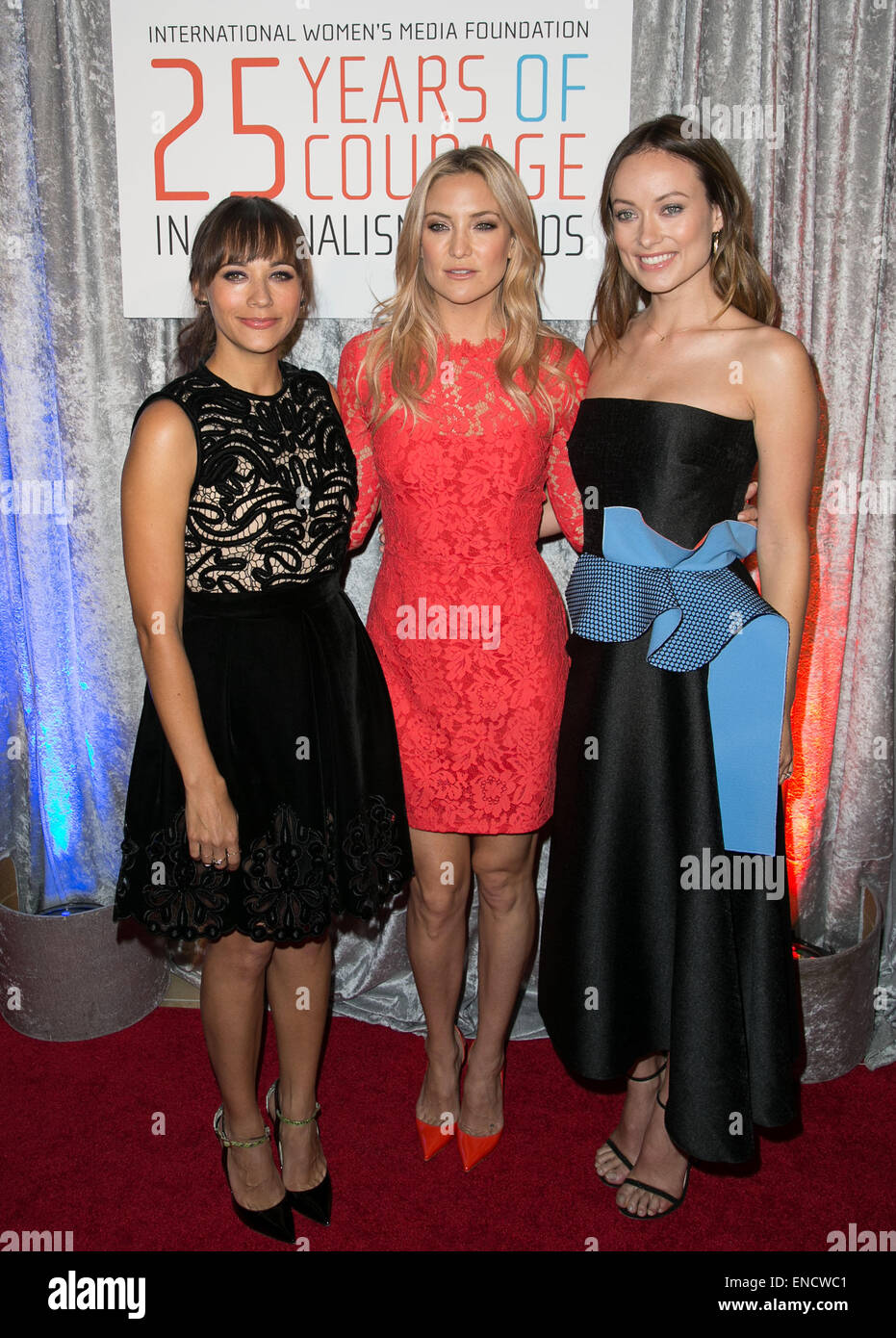 25. Internationaler Frauentag Media Foundation Mut in Journalism Awards im Beverly Hilton Hotel - Anreise mit: Rashida Jones, Kate Hudson, Olivia Wilde wo: Los Angeles, California, Vereinigte Staaten von Amerika bei: 28. Oktober 2014 Stockfoto