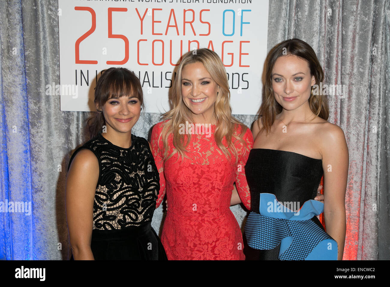 25. Internationaler Frauentag Media Foundation Mut in Journalism Awards im Beverly Hilton Hotel - Anreise mit: Rashida Jones, Kate Hudson, Olivia Wilde wo: Los Angeles, California, Vereinigte Staaten von Amerika bei: 28. Oktober 2014 Stockfoto