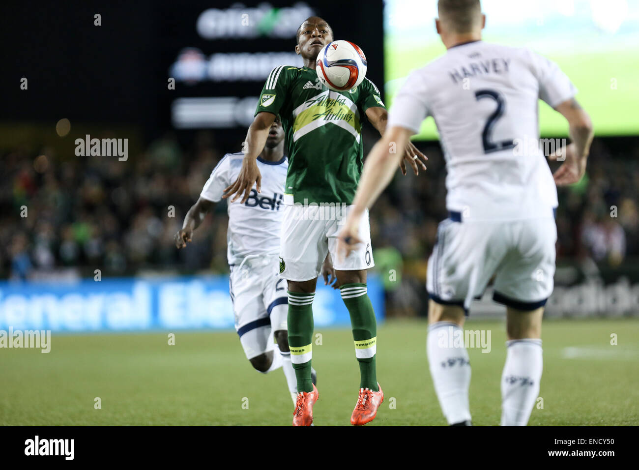 2. Mai 2015 - steuert DARLINGTON NAGBE (6) den Ball. Die Portland Timbers FC veranstaltete die Vancouver Whitecaps FC im Providence Park am 2. Mai 2015. Bildnachweis: David Blair/ZUMA Draht/Alamy Live-Nachrichten Stockfoto