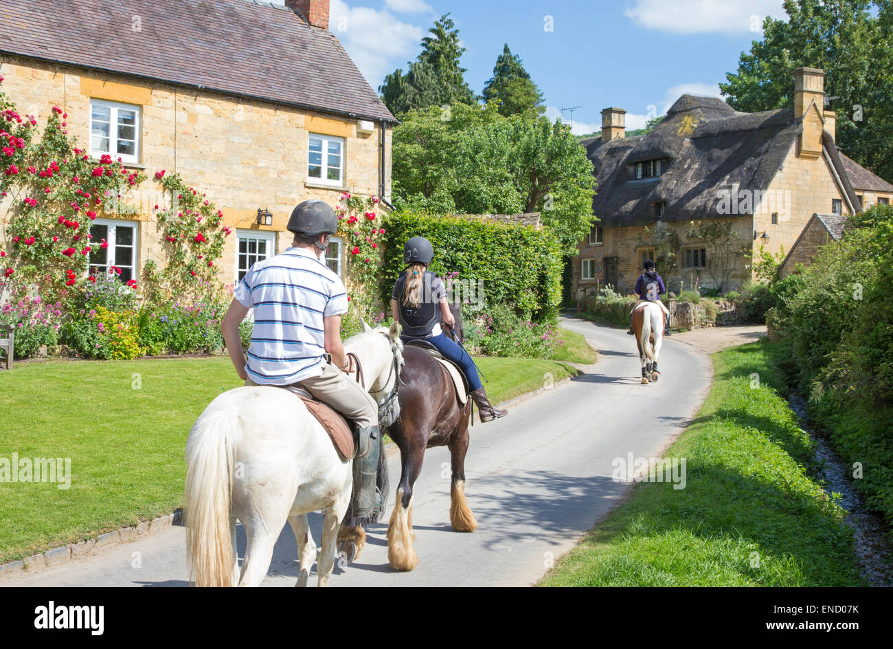 Reiten in Cotswold Dorf Stanton, Gloucestershire, England, Großbritannien Stockfoto