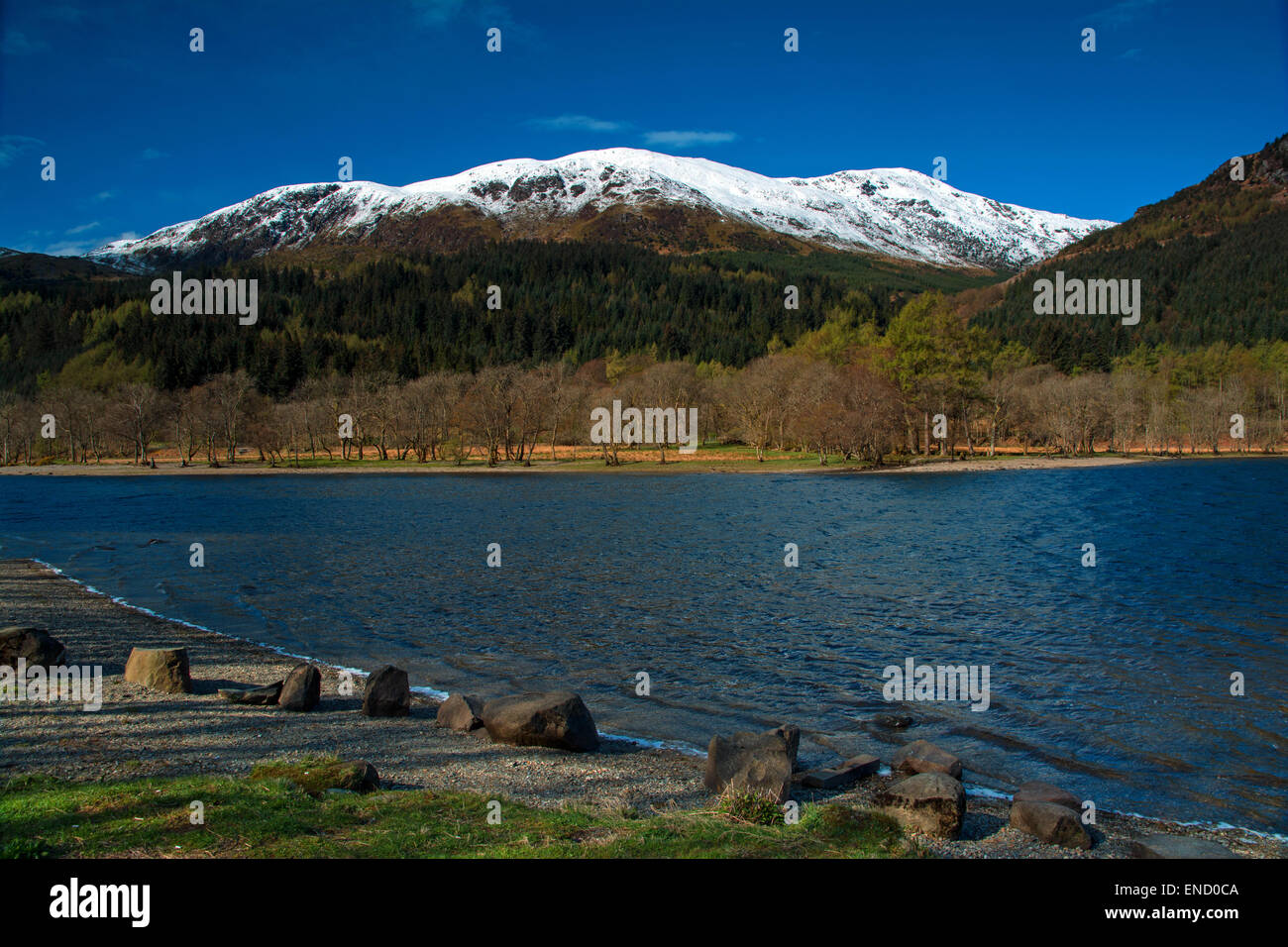 Letzter Schneefall des Frühlings am Loch Lubnaig Stockfoto
