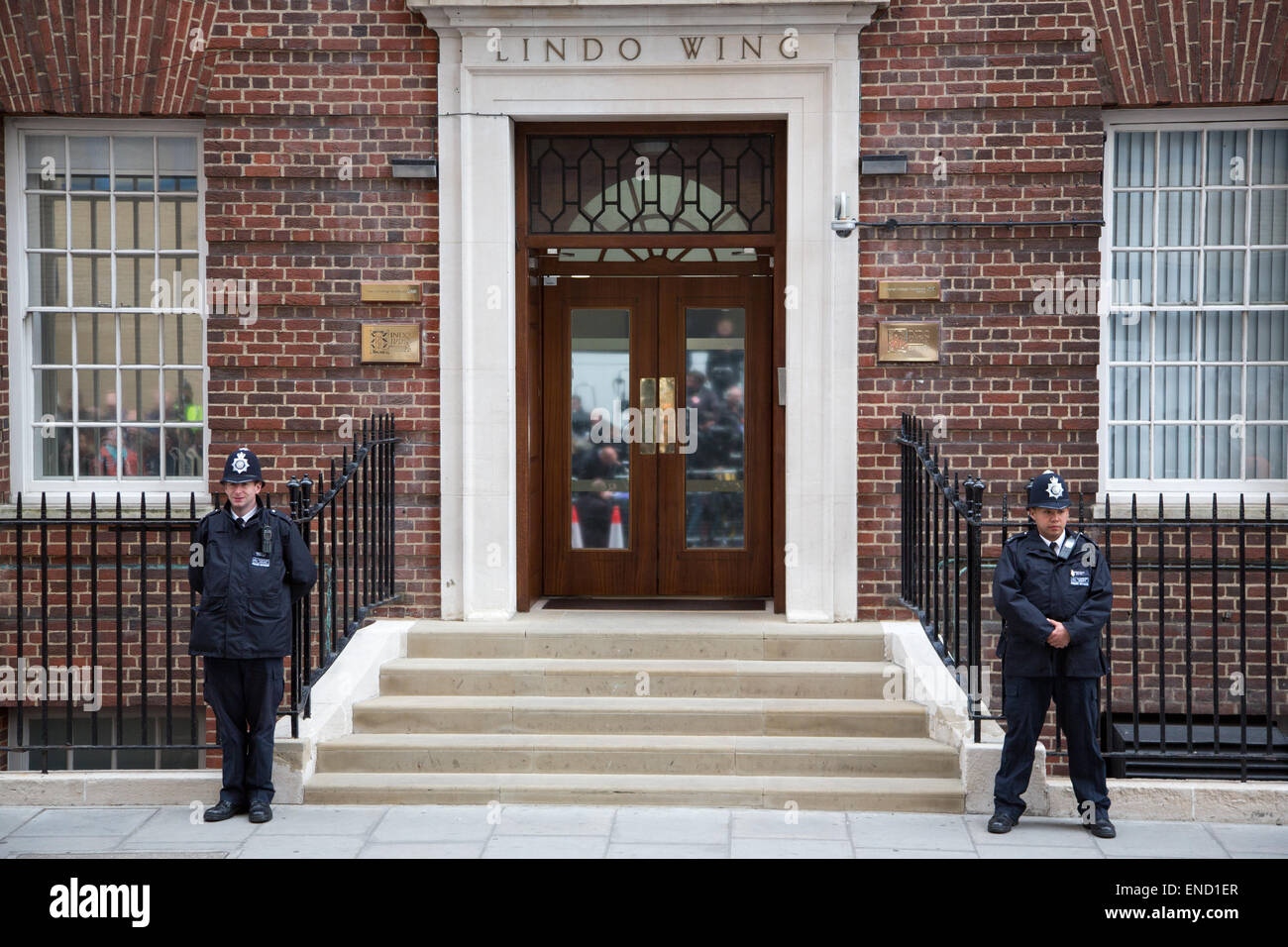 Der vordere Eingang zum privaten Entbindungsstation, Lindo Flügel von Str. Marys Krankenhaus in Paddington, London. Stockfoto