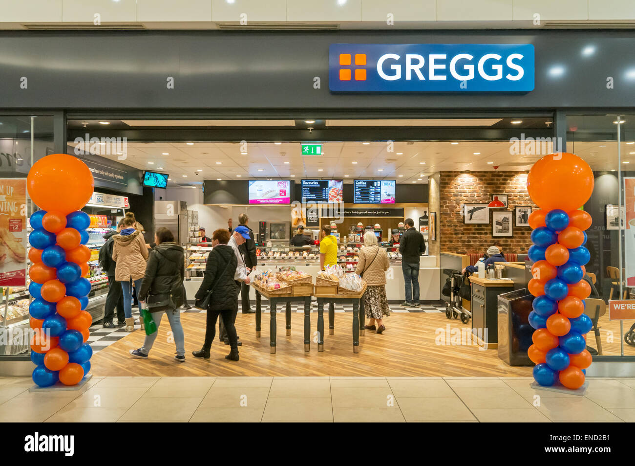 Greggs Bäcker einkaufen in Eldon Square Shopping Centre, Newcastle Upon Tyne, Nordostengland, UK Stockfoto