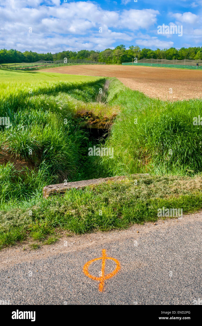 Sprühfarbe Symbol anzeigt Entwässerung Rinne - Frankreich unterwegs. Stockfoto