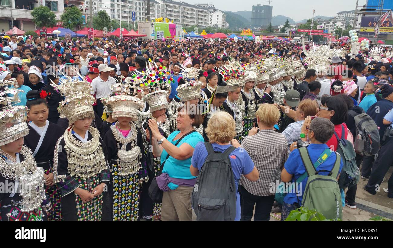 Taijiang County/China. 3. Mai 2015. Lokale Leute von Miao ethnische Gruppe feiern die Miao-Schwestern-Festival in Taijiang County, autonome Präfektur von Qiandongnan der Miao-Dong, Südwesten Chinas Provinz Guizhou, 3. Mai 2015. Die Miao Schwestern Festival, als die ethnische Miao Folk Valentinstag, findet jährlich rund um den 15. Tag des dritten Mondmonats nach dem Miao Kalender. Bildnachweis: Panda Auge/Alamy Live-Nachrichten Stockfoto