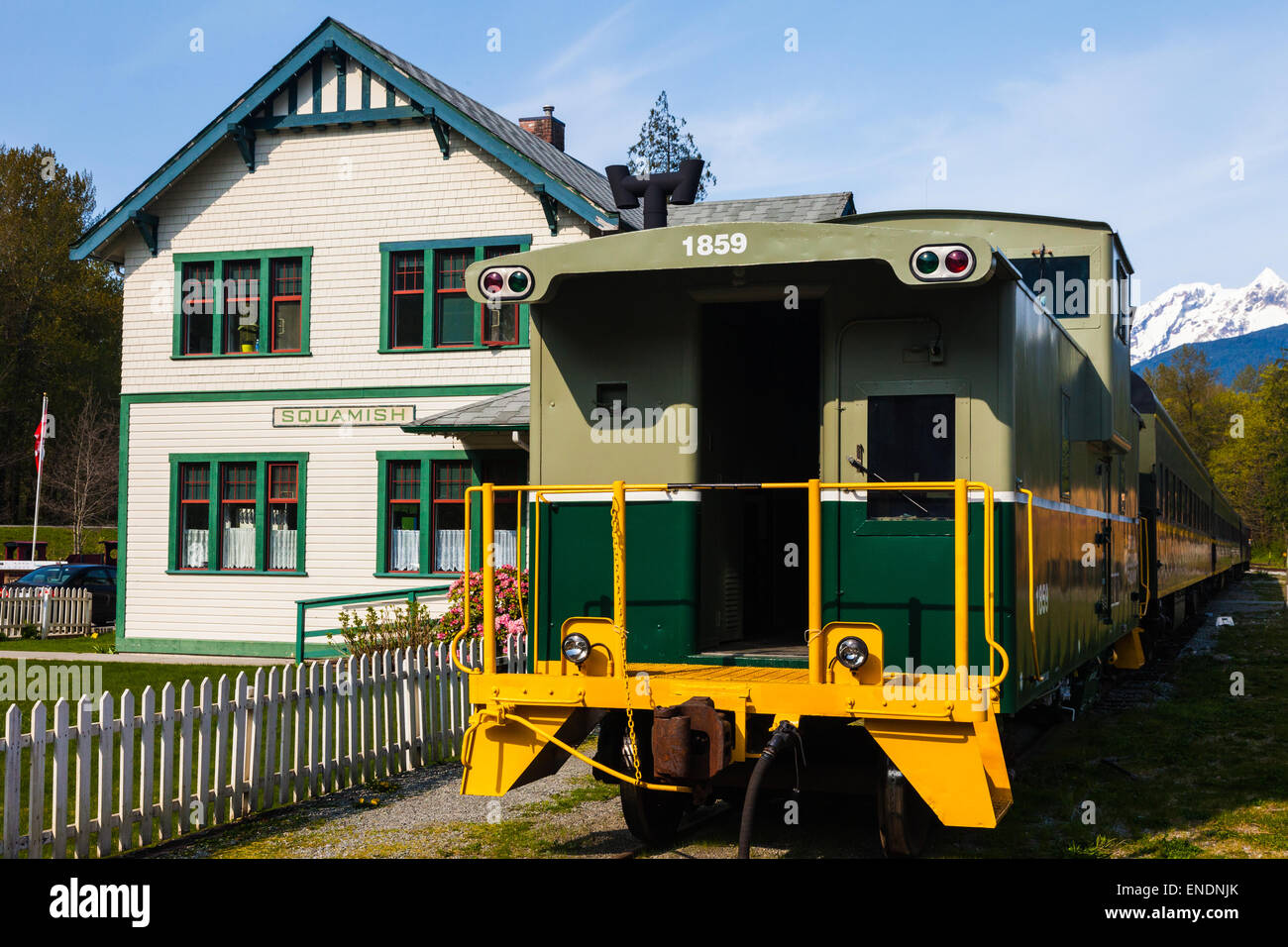 Trainieren Sie mit einem Dienstwagen als der letzte Waggon in Squamish Museum Station in der Nähe von Vancouver Stockfoto