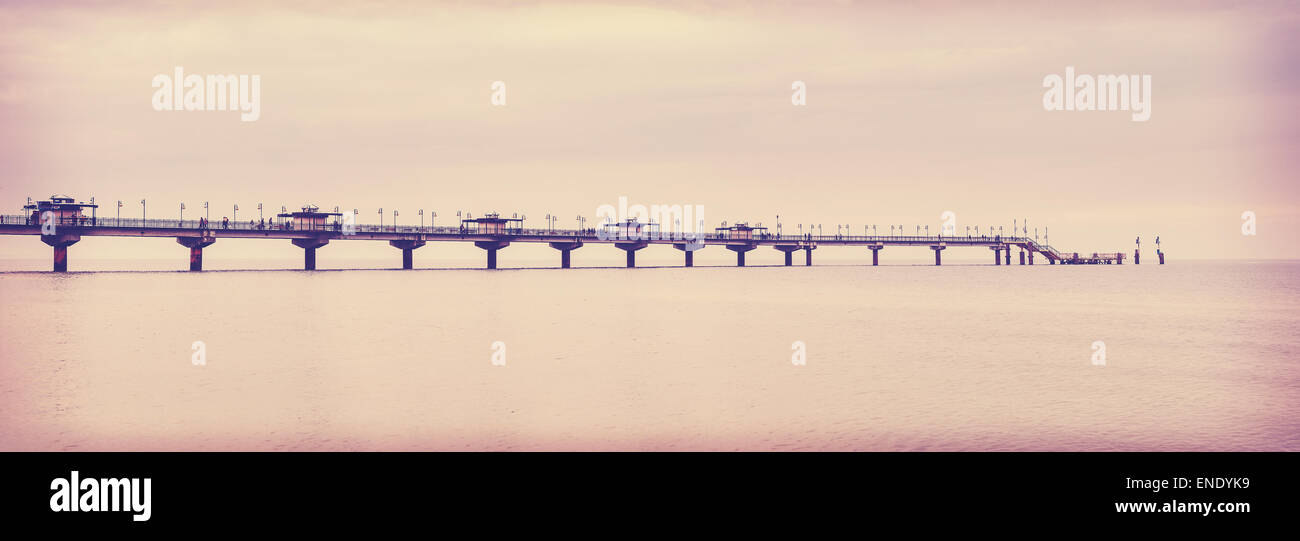 Retro Vintage gefilterte Bild lange Pier in Miedzyzdroje, Polen. Stockfoto