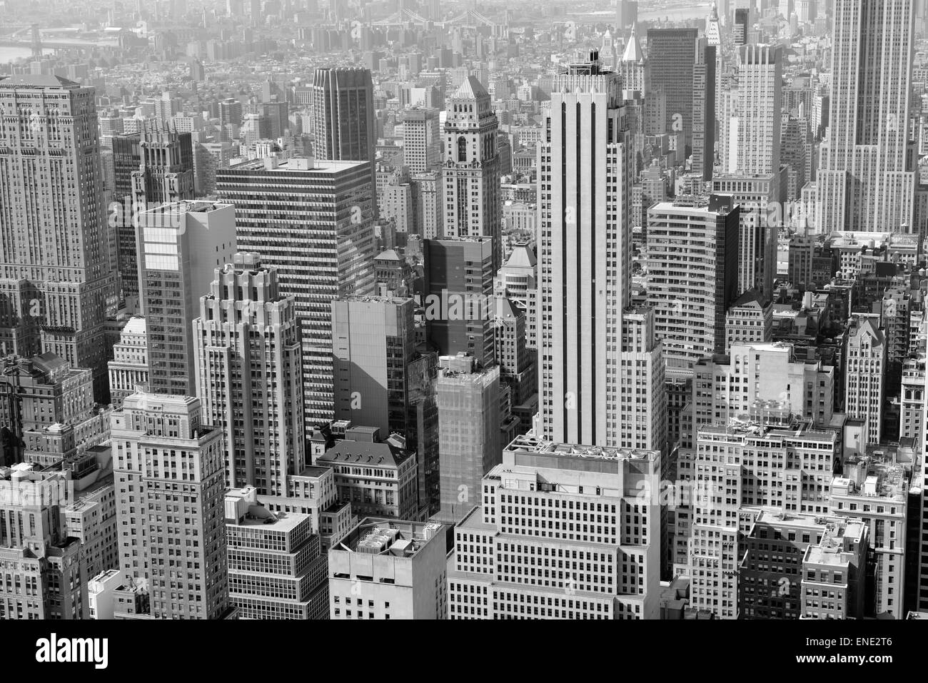 Dicht gepackten Gebäuden und Wolkenkratzern mit Skyline von Manhattan, New York Stockfoto