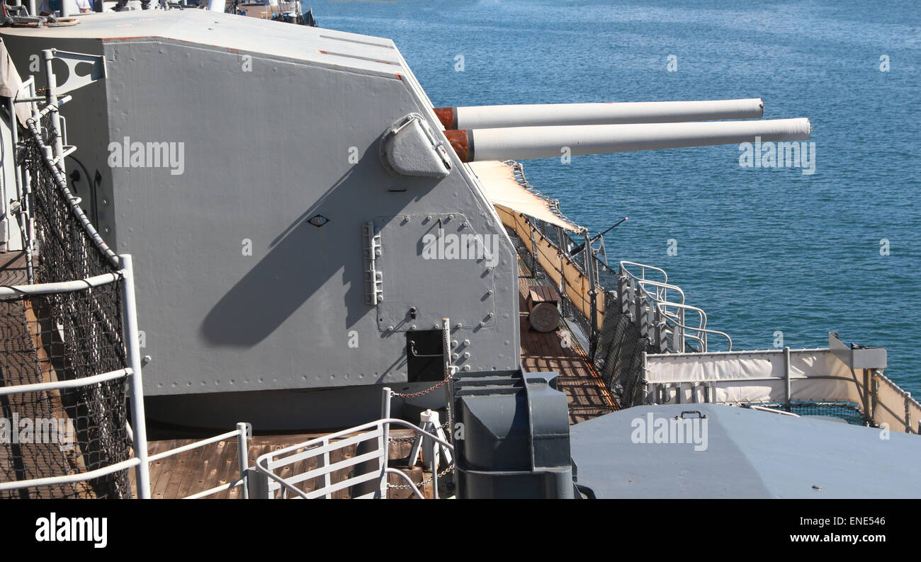 Typische 5-Zoll-Lafette auf Kriegsschiffen der US Navy im zweiten Weltkrieg und koreanischer Konflikt verwendet. Stockfoto