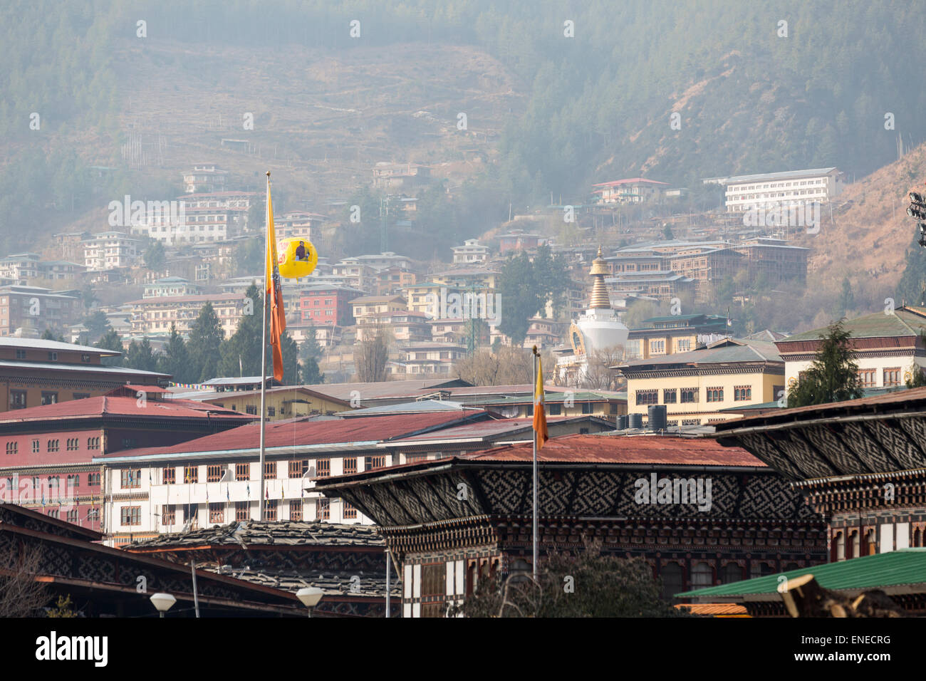 Thimphu und den Bergen am Morgen Nebel, Bhutan, Asien Stockfoto