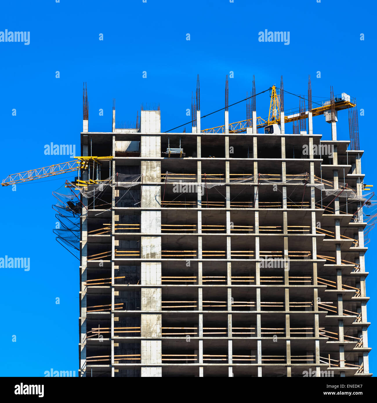 Bau auf blauen Himmelshintergrund Stockfoto