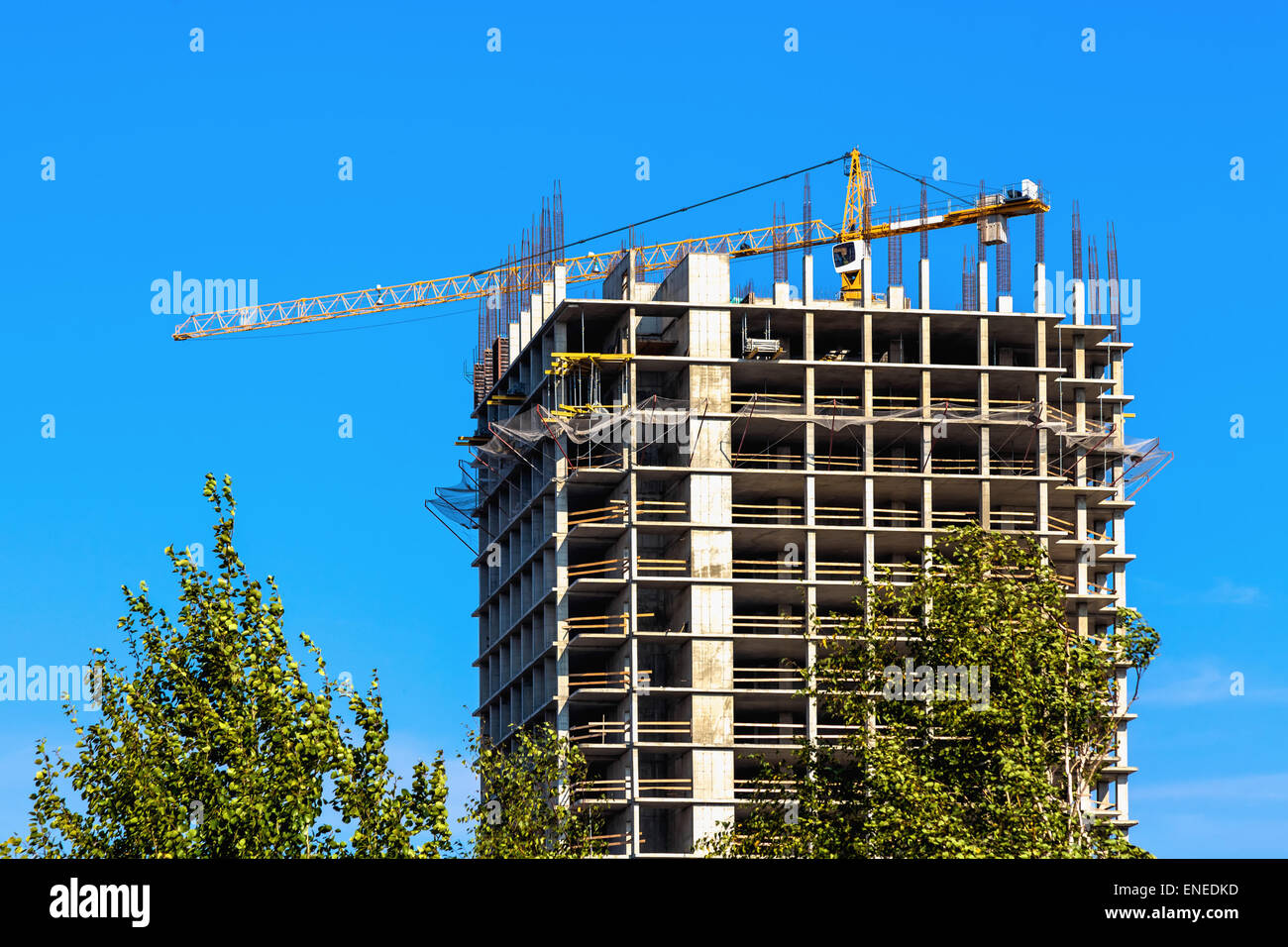 Bau auf blauen Himmelshintergrund Stockfoto