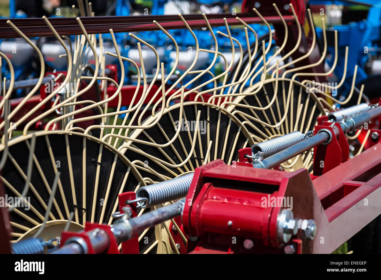 Heu-Rechen Landmaschinen Maschinen in der Landwirtschaft oder Industrie Ackerland Stockfoto
