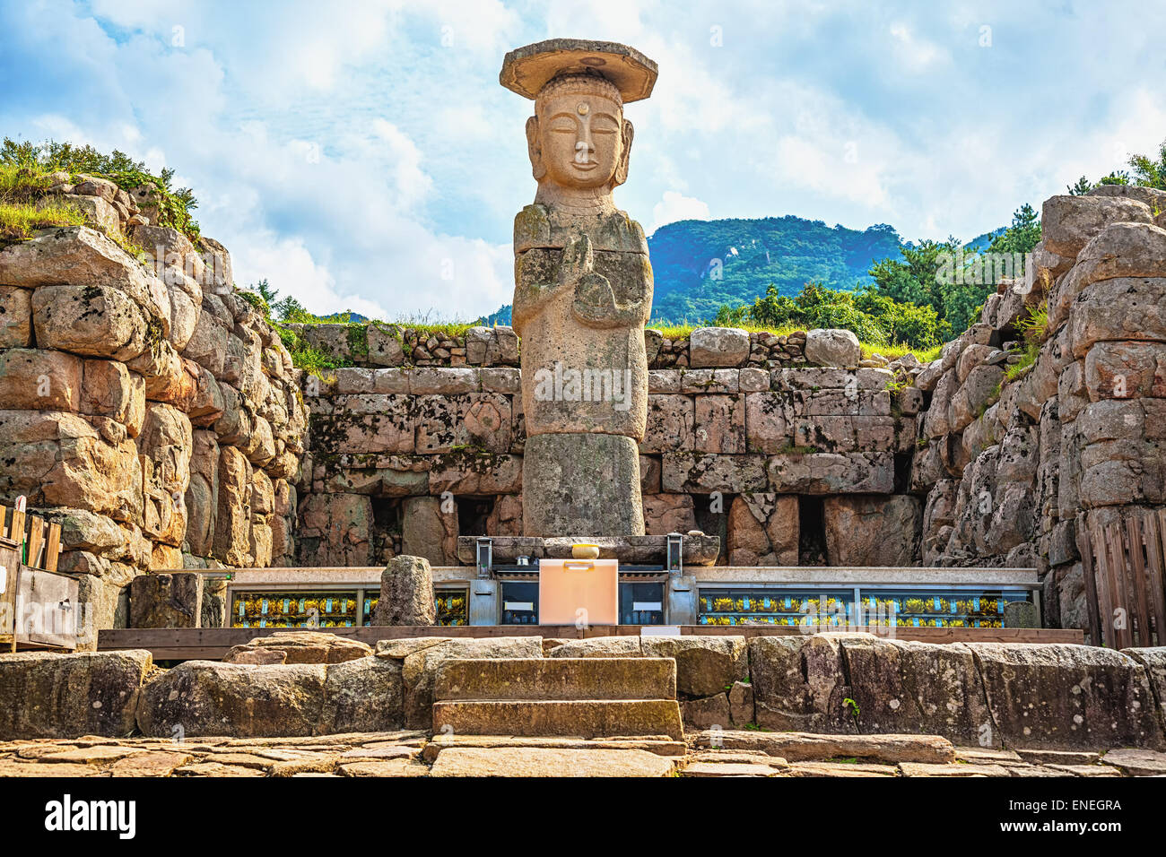 Groß oder riesigen alten Stein Buddha-Statue in Südkorea Stockfoto