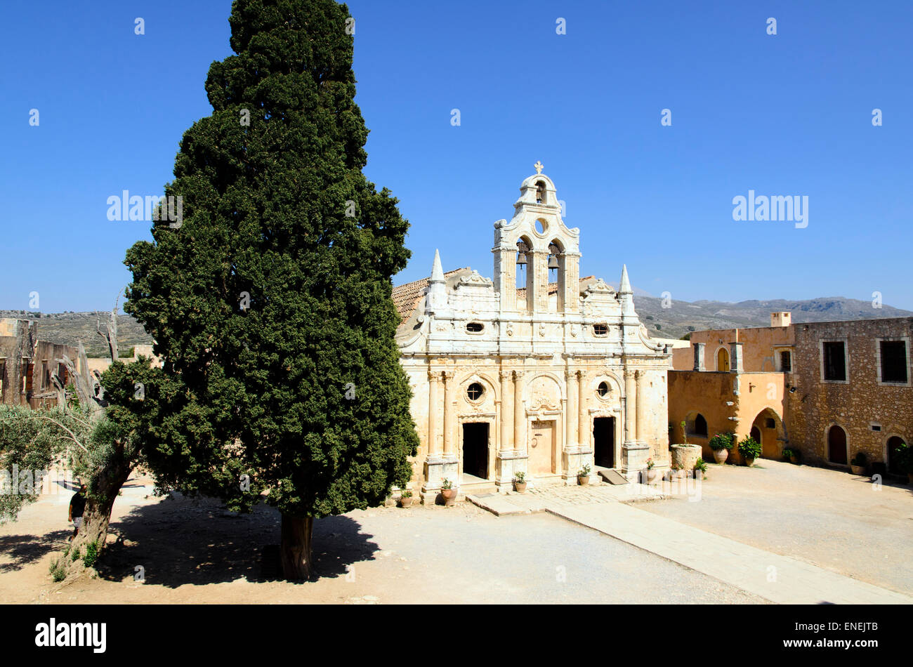 Fassade der Kirche in das Kloster Arkadi. Der Bau in der Reihenfolge der Renaissance stammt aus dem Jahre 1587 und beeinflusst durch die Arbeit der Architekten Sebastiano Serlio und Andrea Palladio. -Kreta, Griechenland Stockfoto