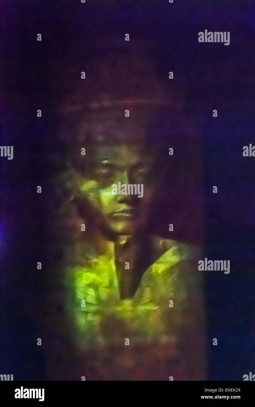 Projektion auf Ruinen des Pharao Gesicht - Karnak Temple Complex - Luxor, Oberägypten Stockfoto