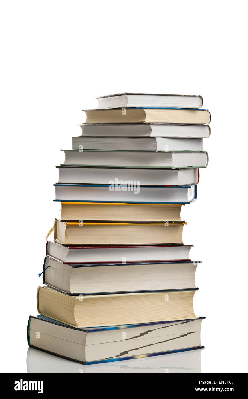 Stapel von gebrauchten Büchern als Bildungskonzept auf weißem Hintergrund Stockfoto