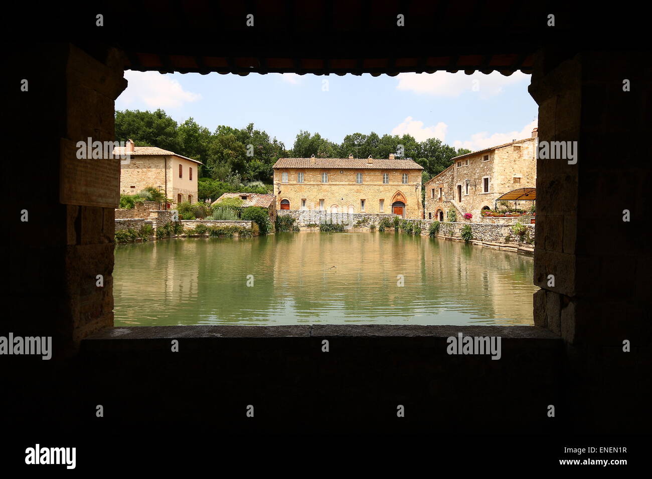 Alten Thermalbäder in der Piazza des mittelalterlichen Dorfes Bagno Vignoni, Toskana, Italien Stockfoto