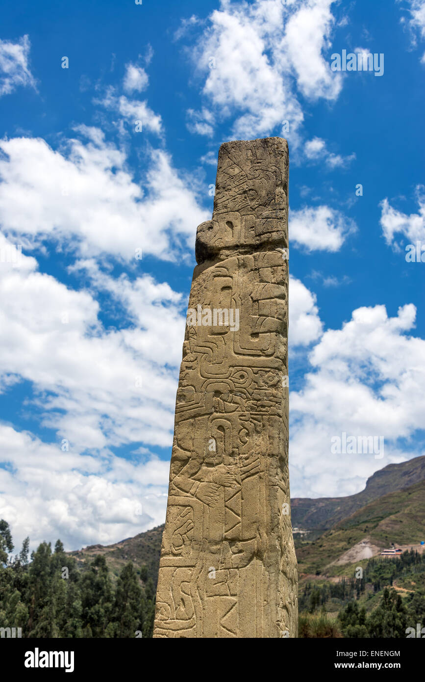 Historischen Tello Obelisk auf der UNESCO-Weltkulturerbe von Chavin de Huantar in Peru Stockfoto
