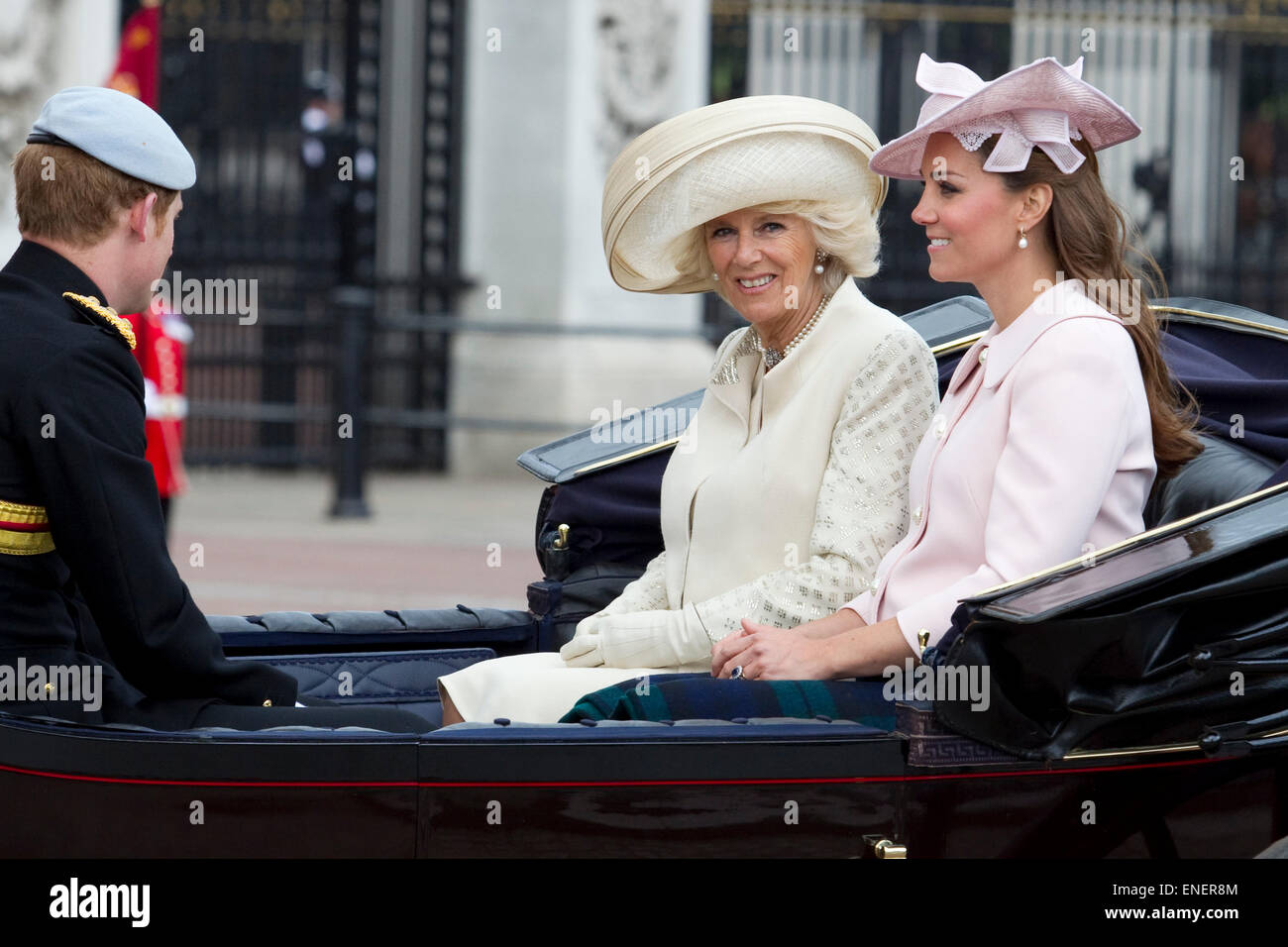 Trooping die Farbe-Parade für ihre Majestät Geburtstag der Königin außerhalb Buckingham Palace in London. Stockfoto