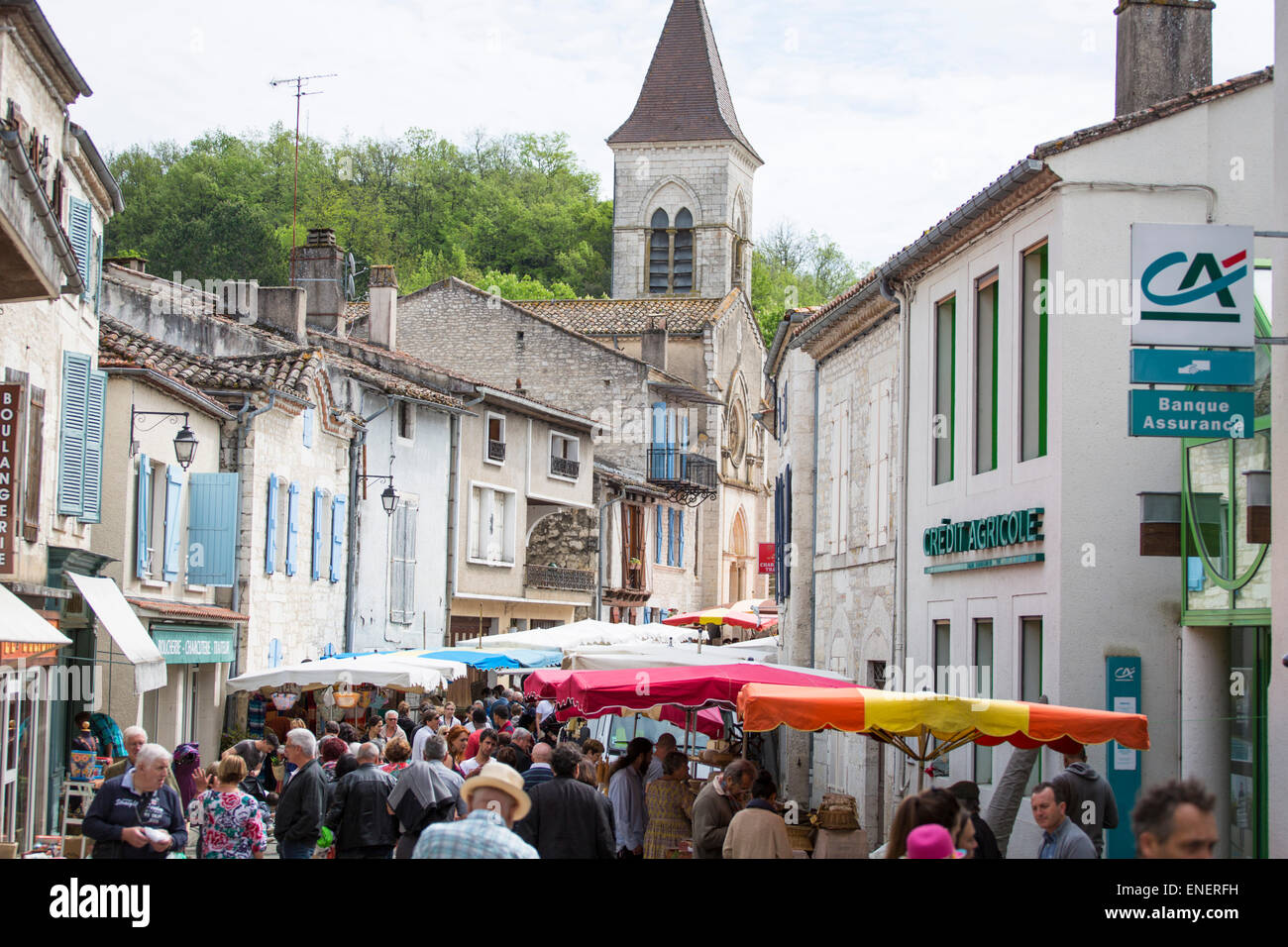 Übersicht-Sonntagsmarkt von Montcuq mit lokale kulinarische Produkte in Frankreich Stockfoto