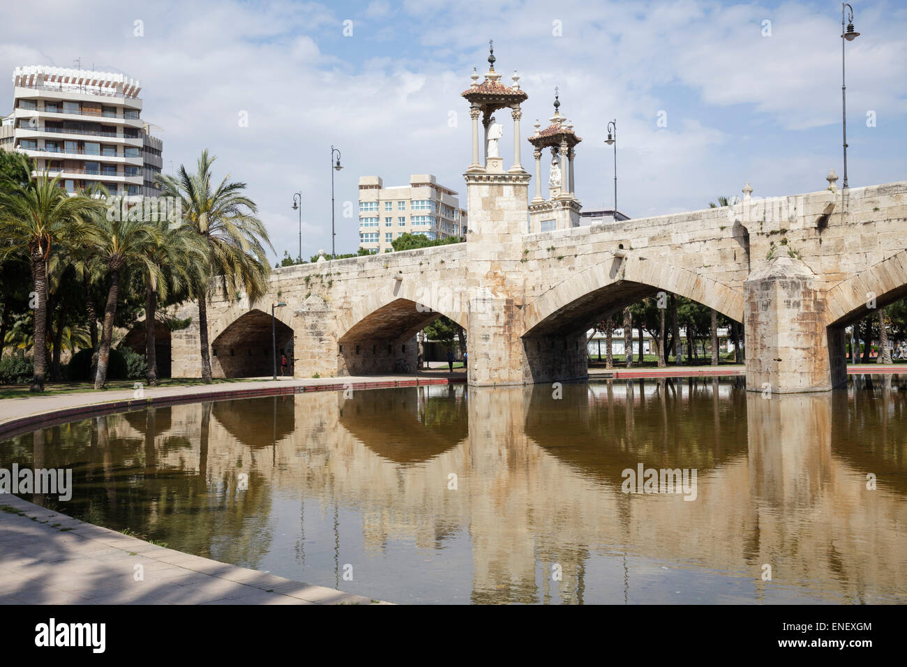 Puente Del Mar-Brücke über den Jardin del Turia Park, Valencia, Spanien Stockfoto