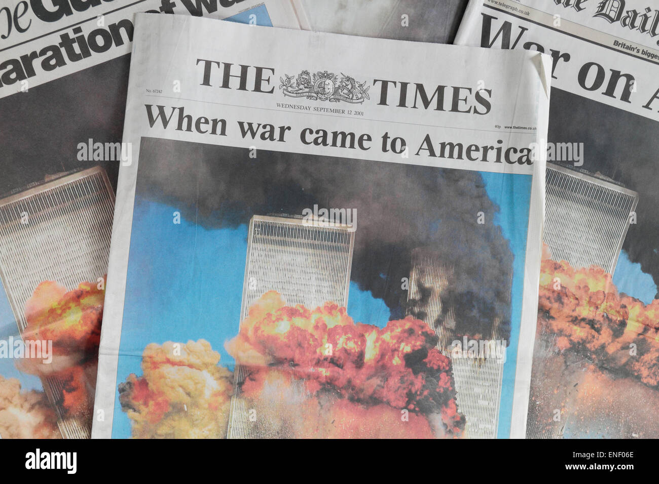 Britische Zeitungen nach den Terroranschlägen auf die USA am 11. September 2001. Stockfoto