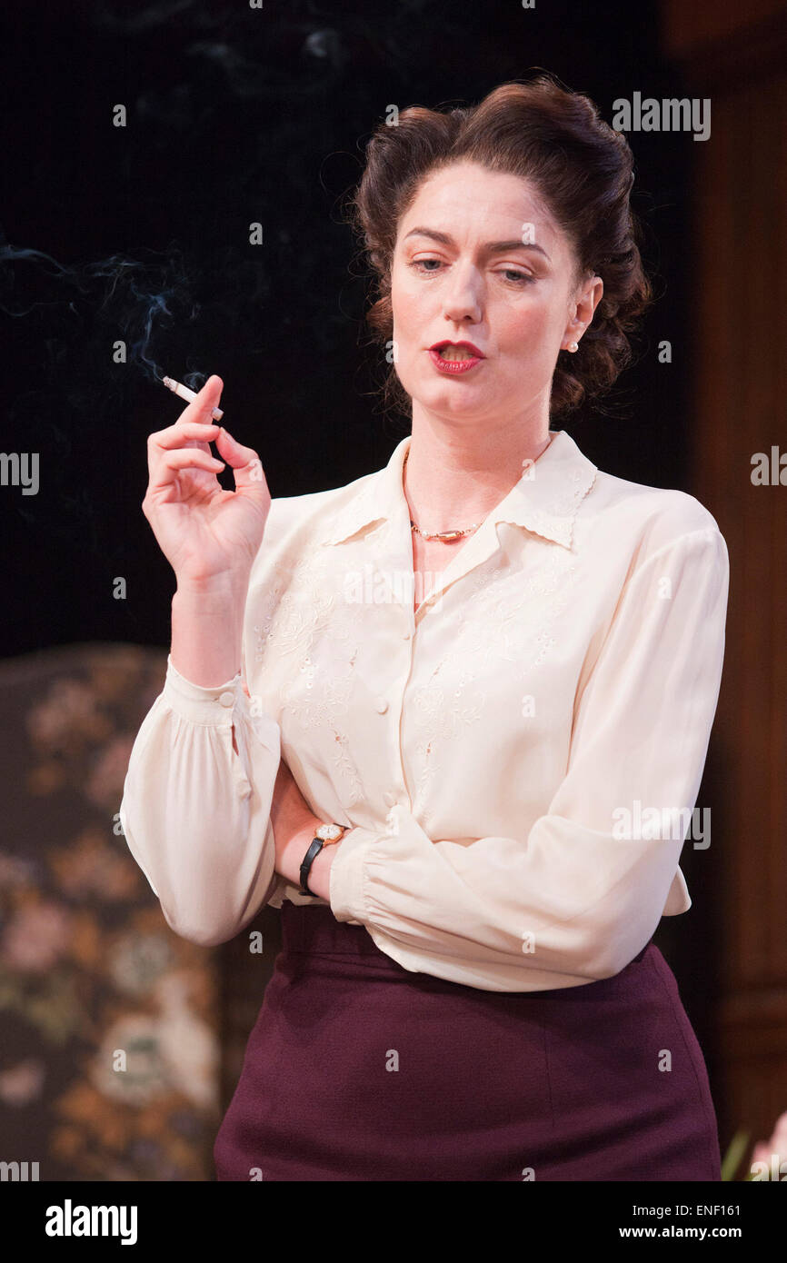 Anna Chancellor als Millie Crocker-Harris. Schauspieler Anna Chancellor und Nicholas Farrell Sterne in einer doppelten Rechnung - South Downs von David Hare, Regie: Jeremy Herrin und The Browning Version von Terence Rattigan, unter der Regie von Angus Jackson im Teatro Harold Pinter. Stockfoto