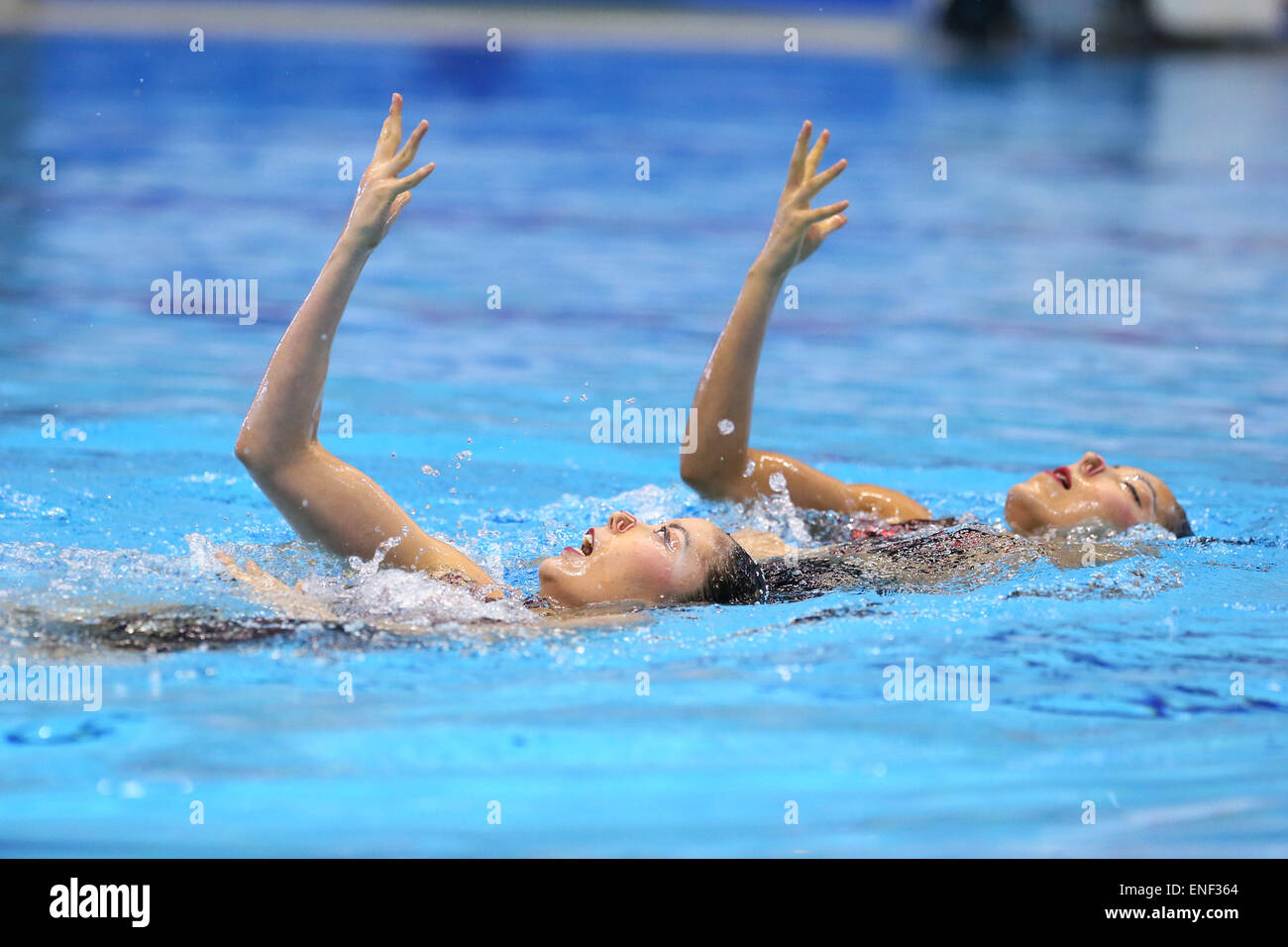 Tokio, Japan. 4. Mai 2015. Yukiko Inui & Risako Mitsui (JPN) Synchronschwimmen: 91° Japan synchronisiert Swimming Championships Open 2015 Women es Duette Free Routine Final am Tatumi International Pool in Tokio, Japan. © Yohei Osada/AFLO SPORT/Alamy Live-Nachrichten Stockfoto