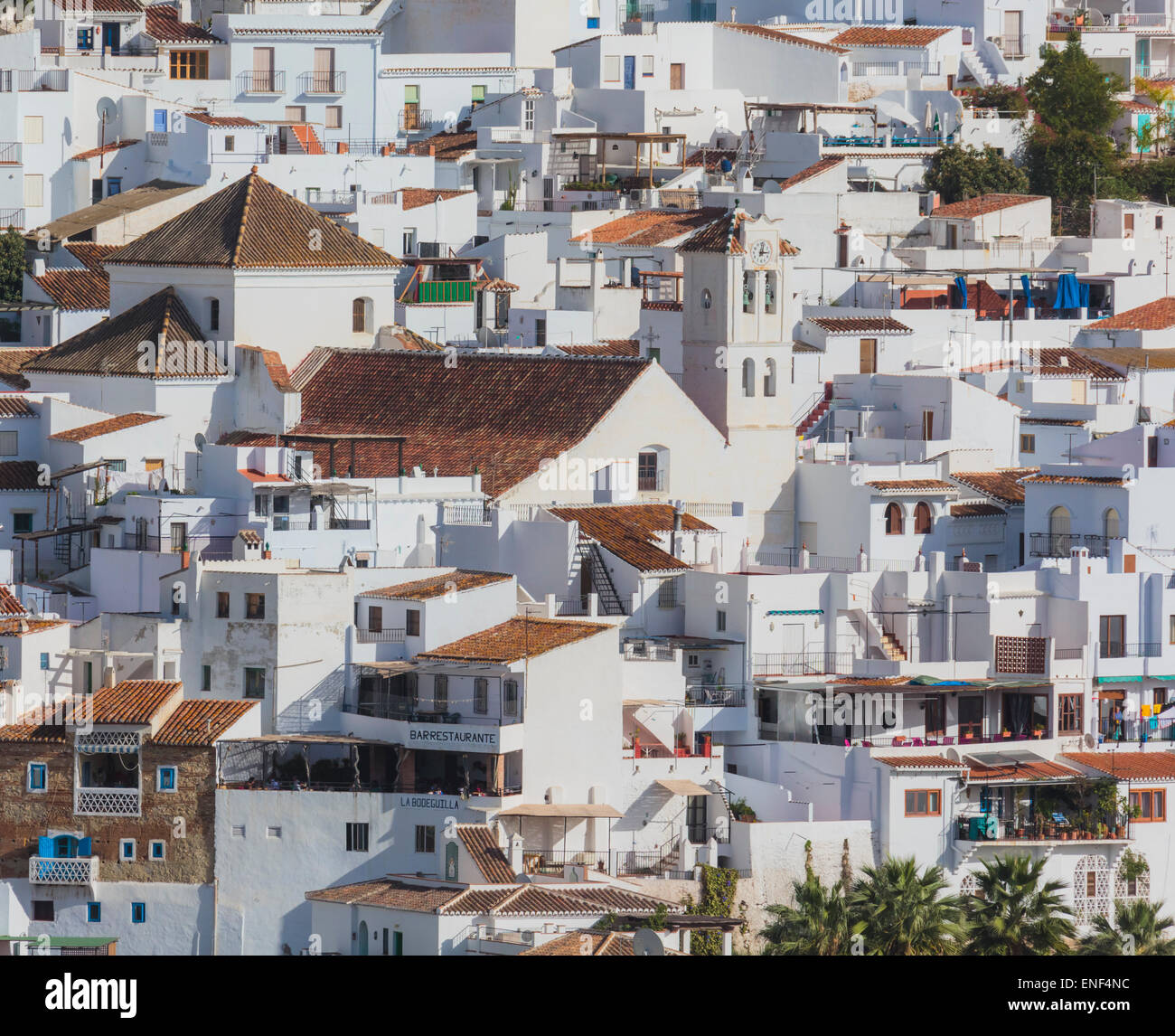 Frigiliana, Provinz Malaga, Axarquia, Andalusien, Südspanien. Typische weiße gewaschene Bergstadt. Stockfoto