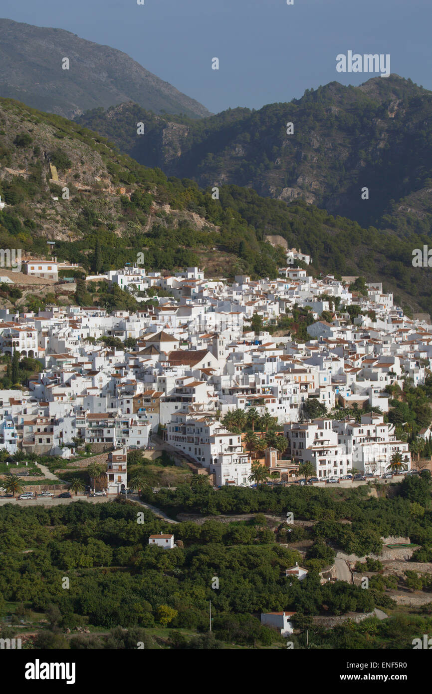 Frigiliana, Provinz Malaga, Axarquia, Andalusien, Südspanien. Typische weiße gewaschene Bergstadt. Stockfoto