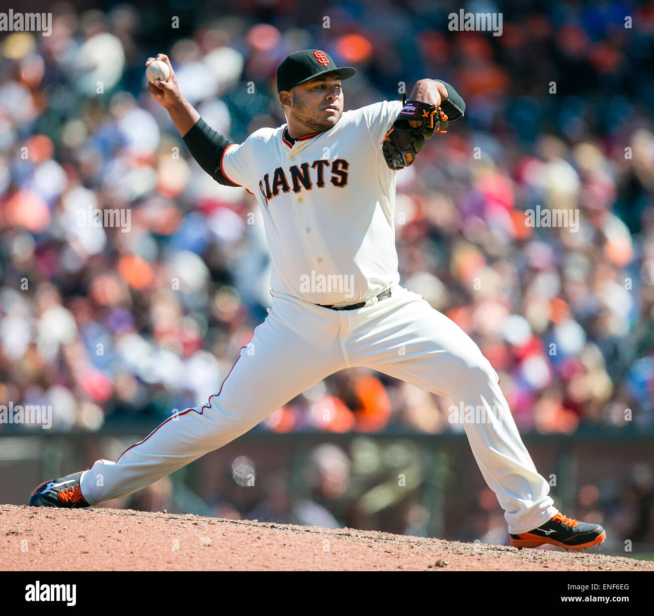 San Francisco CA. 3. Mai 2015. San Francisco Giants Entlastung Krug Jean Machi (63) in Aktion während der MLB-Baseball-Spiel zwischen den Los Angeles Angels of Anaheim und die San Francisco Giants im AT&T Park in San Francisco CA. Die Riesen besiegt die Engel 5: 0. Damon Tarver/Cal Sport Media/Alamy Live-Nachrichten Stockfoto